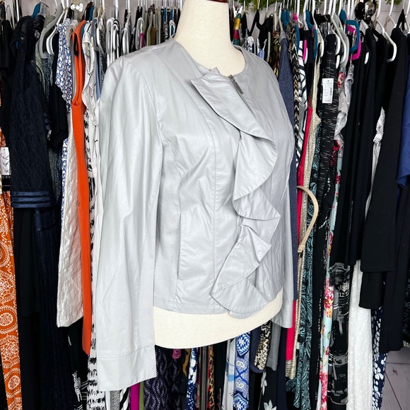 NWOT |•KUT FROM THE KLOTH•| Grey Faux Leather Ruffle Front Jacket Size XL - Picture 3 of 16
